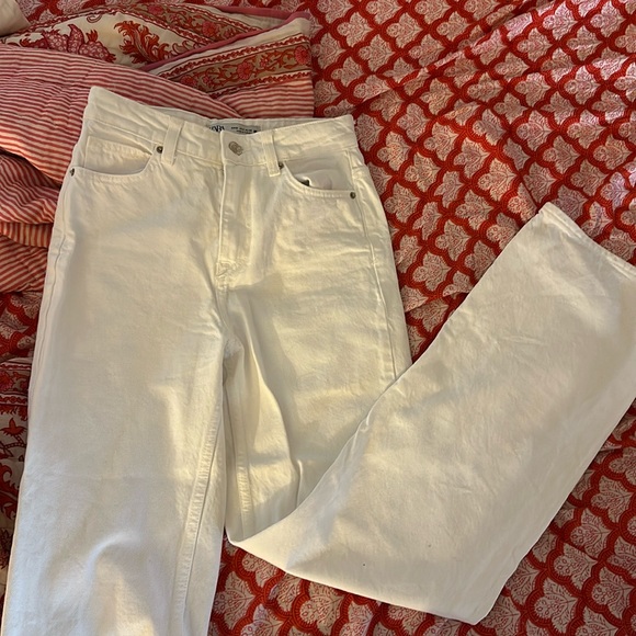 NWOT ZARA WHITE JEANS - Picture 1 of 3